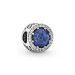 Berloque-em-prata-com-pedra-azul-lapidada-adornado-com-pequenos-diamantes-ideal-para-pulso-elegante-e-moderno--A-combinacao-perfeita-para-um-visual-sofisticado