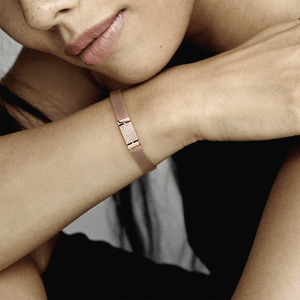 Bracelete Ouro Rosé em Malha e Fecho Retangular em Pavé