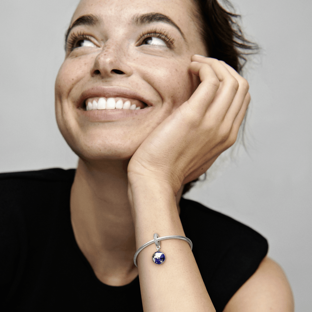 Imagem 4 do produto Charm Pendente Nosso Planeta Azul - Unicef