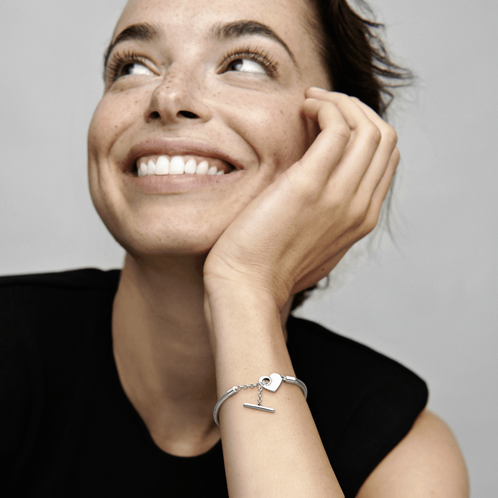 Imagem 5 do produto Bracelete de Prata em Trama e Fecho T Coração