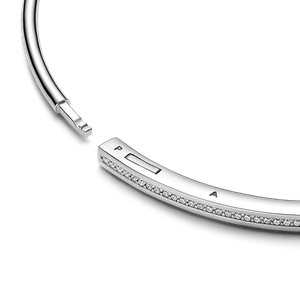 Bracelete de Prata Rígido Logo e Pavé