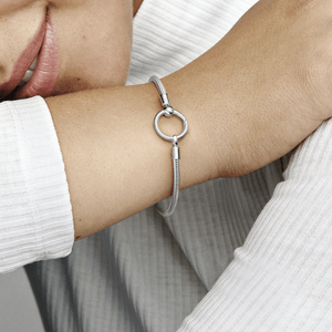 Bracelete de Prata em Trama e Fecho Porta-Charms O