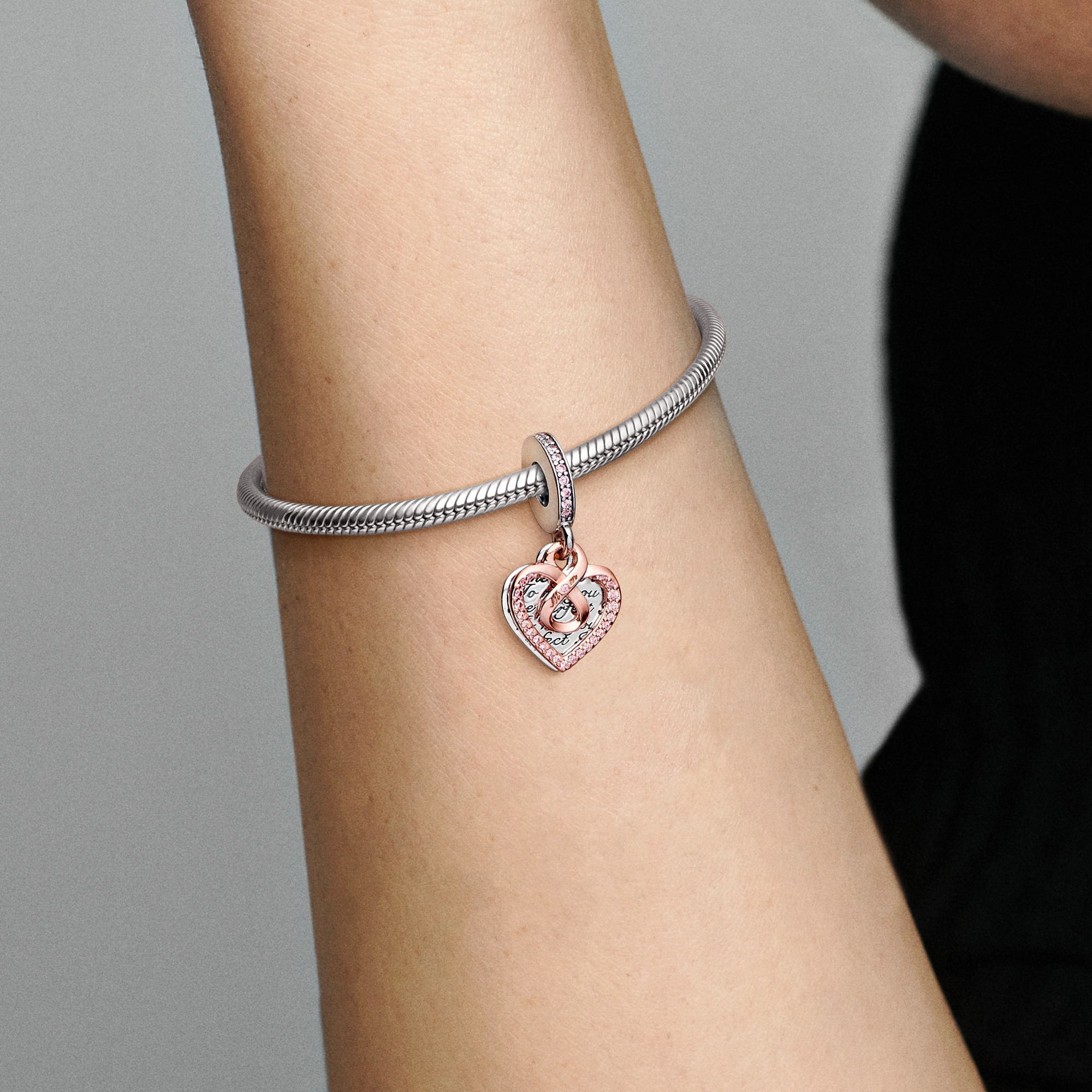 Imagem 4 do produto Charm Pendente Coração e Infinito em Dois Tons