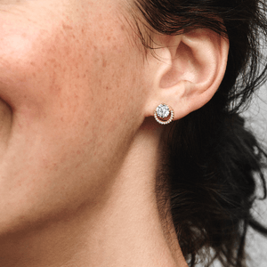 Brinco De Ouro Redondo Brilhante Com Zirconias