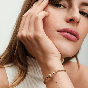 Bracelete De Ouro Em Trama E Fecho Oval