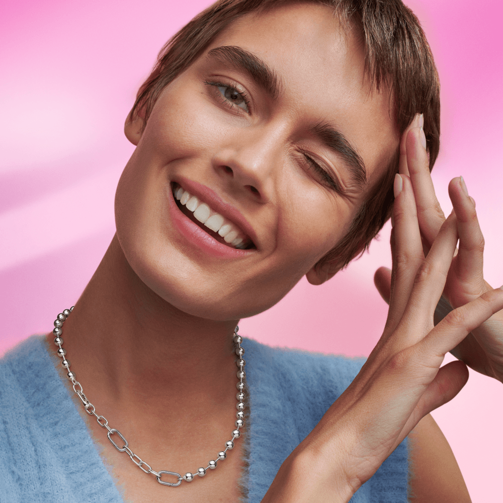 WEB_392799C00_ABC123_MODEL_eCOM_01_RGB.png