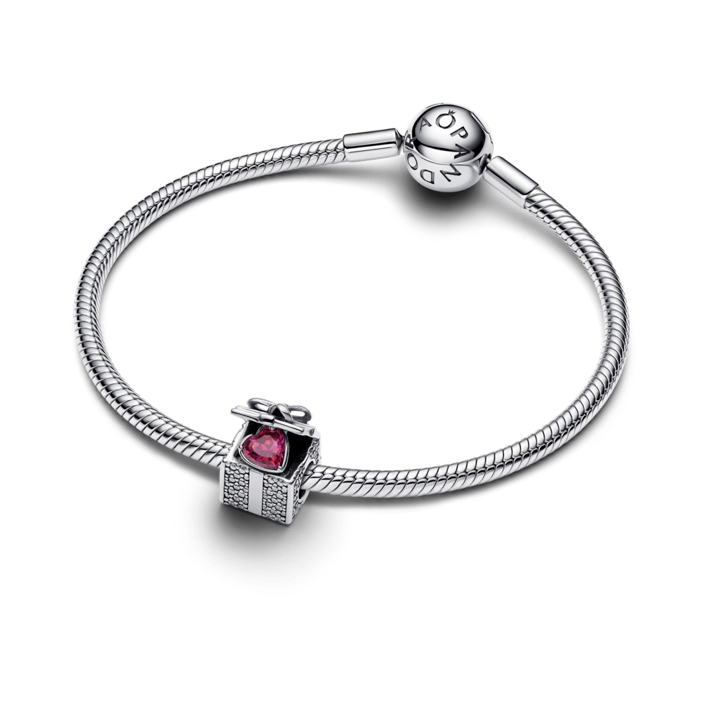 charm-prata-presente-de-natal-coração-brilhante-793603C01_V3.png