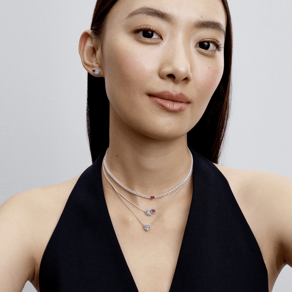 PNGTRPNT_Q125_A_PDP_MODEL_STYLED_07_1x1_RGB (1).png