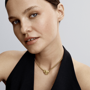 Charm Ouro Grande Rosa Brilhante