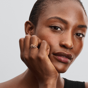 Anel Ouro Nó Infinito Brilhante