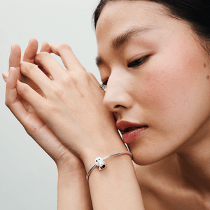 Charm Prata Fantasma Brilha no Escuro